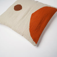 غطاء وسادة منسوج يدويًا بتصميم خسوف القمر 50×50 سم - ناتشورال وبني وبرتقالي - (طقم قطعتين)
