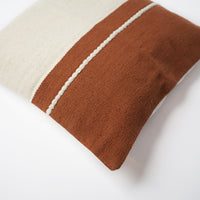 غطاء وسادة بخط واحد 50×50 سم - ناتشورال وبني - (طقم قطعتين)