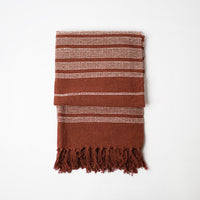 بطانية بنقشة الخطوط الرفيعة مع أطراف مهدّبة