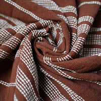 بطانية بنقشة الخطوط الرفيعة مع أطراف مهدّبة