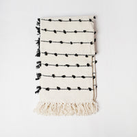 بطانية سادة مع كرات زخرفية