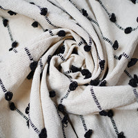 بطانية سادة مع كرات زخرفية