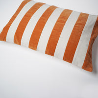 غطاء وسادة بخطوط سميكة 40×60 سم - أوف وايت وتيراكوتا - (طقم قطعتين)