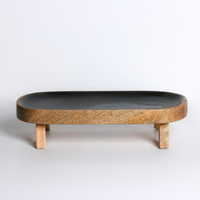 حامل للتقديم من الخشب