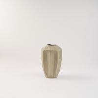 مزهرية معدنيه بشكل مضلع حجم متوسط -متوفرة بالوان اخرى