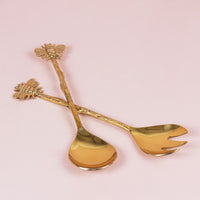 A set of 2-piece salad servers bee