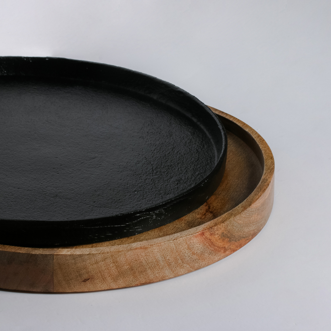 TRAY WITH ROUND METAL