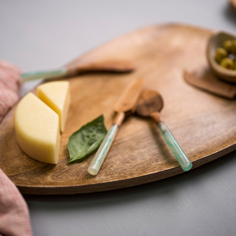سكاكين للجبن من الخشب والرزن الأخضر