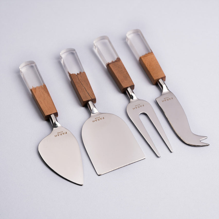 سكاكين للجبن بمقبض من الخشب والرزن الشفاف