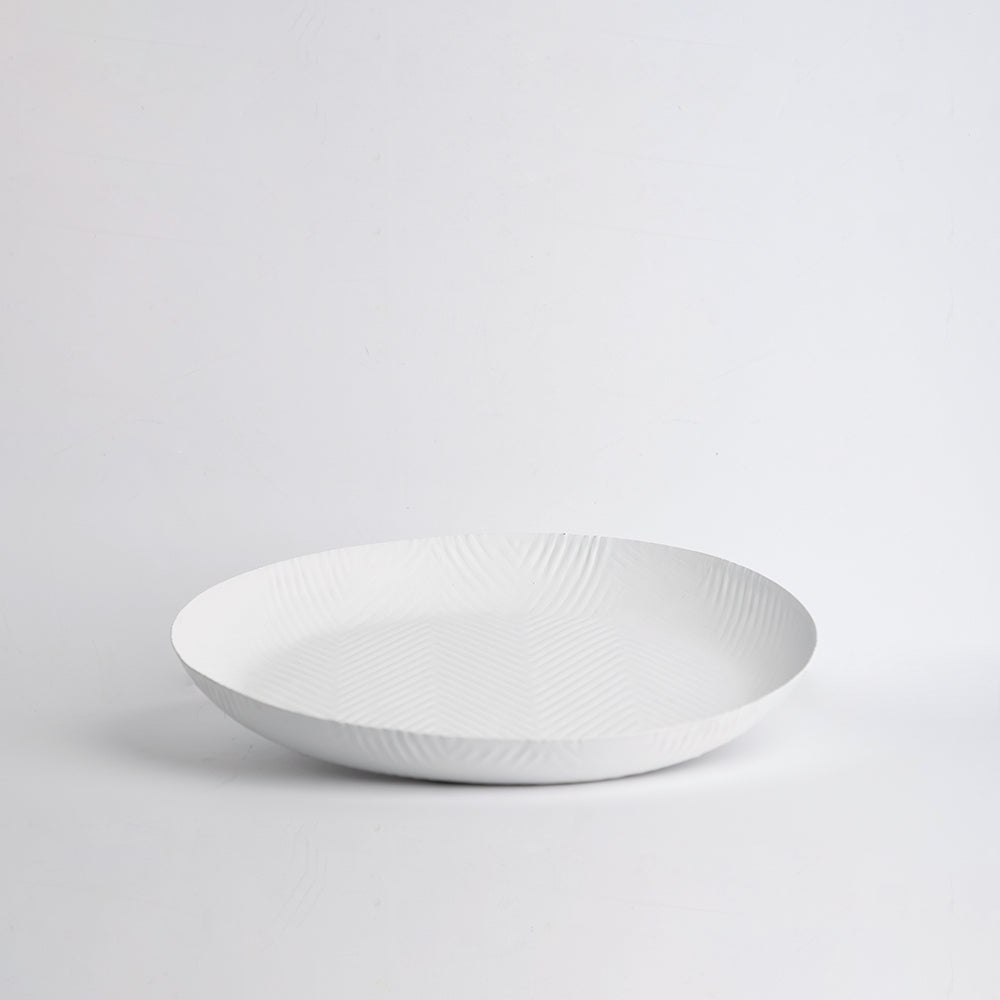 Medium size round serving dish