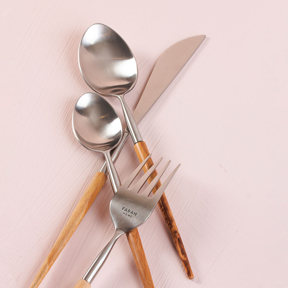 Set of four cutlery set